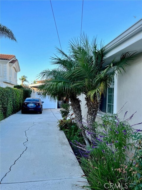 Photo - 2213 Bataan Rd