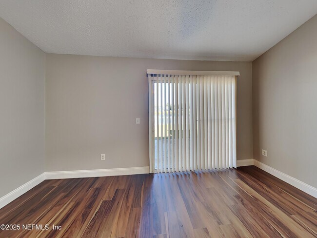 Photo - 1559 Guardian Dr