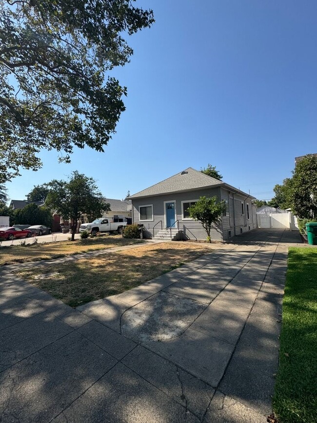 Photo - 513 E Walnut St