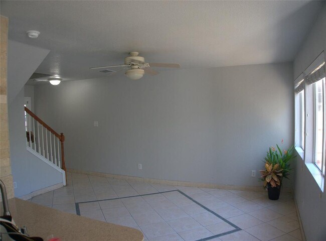 Photo - 1512 Parkfield Cir