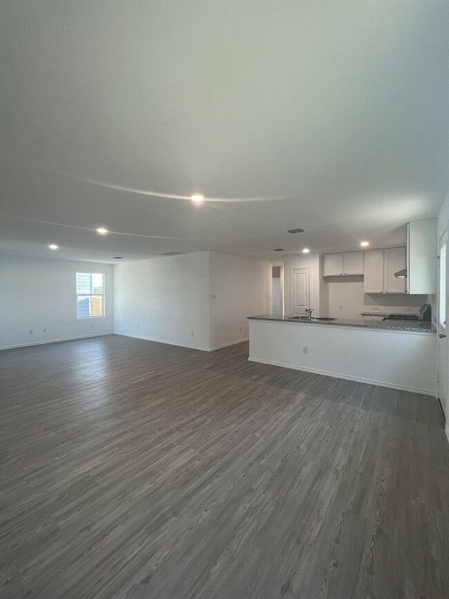 Photo - 5479 Daphne Path