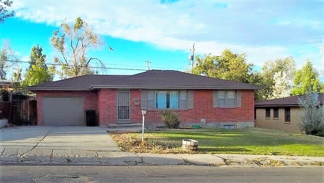 Photo - 1750 Mariposa Blvd House