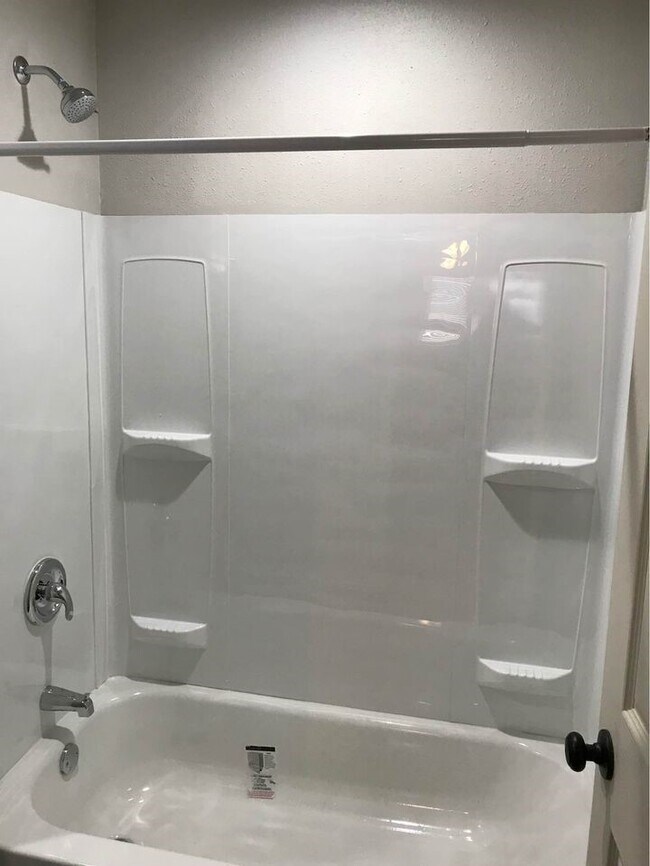 Photo - 1020 N Main St Unidad 8