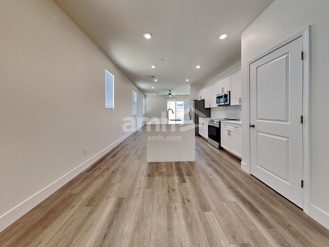 Photo - 525 Silverbell Falls Pl