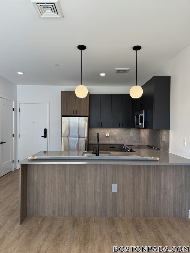 Building Photo - 199 Gardner St