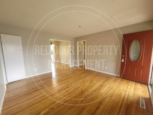 Photo - 1502 E Jump St