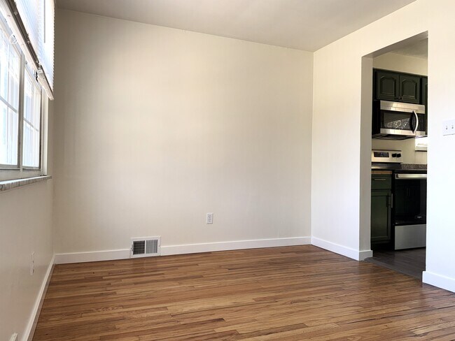 dinning rm - 156 Forest Hills Plz