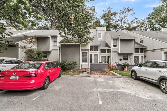 Photo - Pond View 3 Bed 2 Bath Home in AshleyTowne... Unit 4