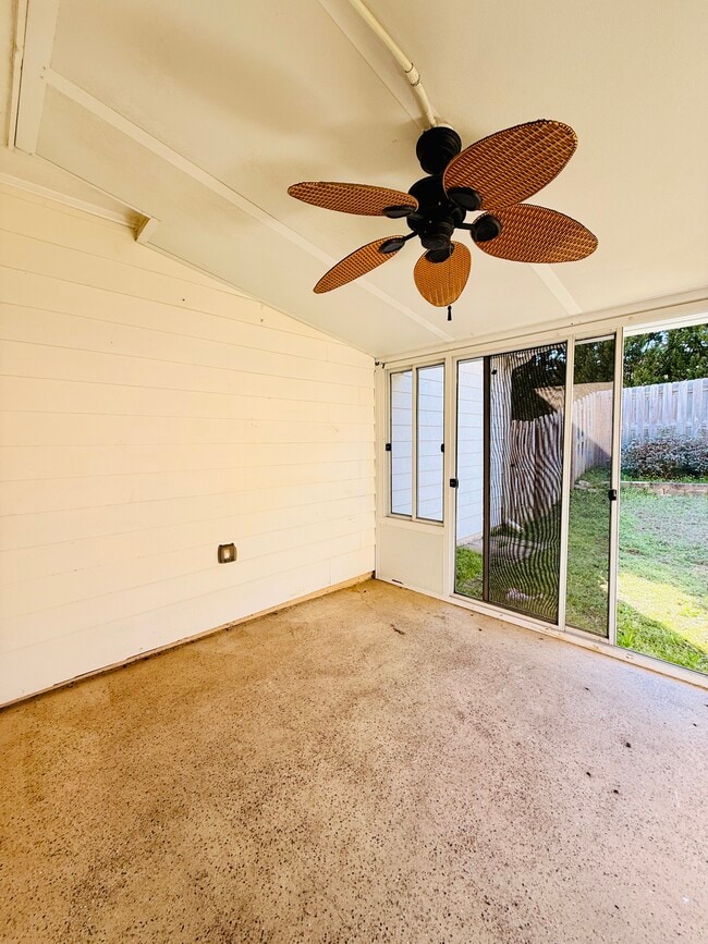 Photo - 520 Anglewood Trce