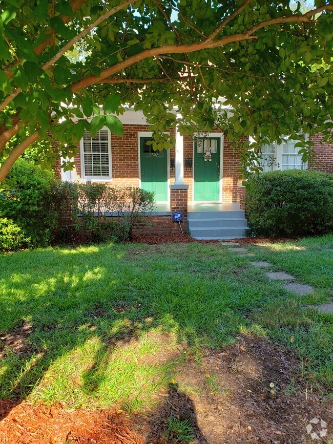 Building Photo - 2800 Grace St Unit 2802 Rental