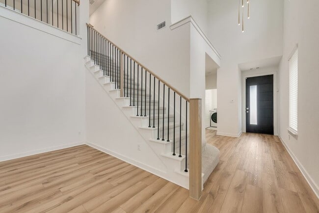 Photo - Beautiful 5 bedroom 3 full bath home in the heart of Heartland!