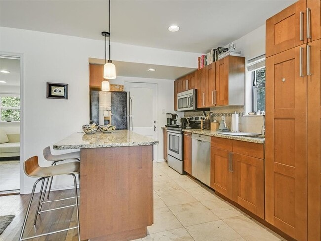 1021 Ellingson Ln