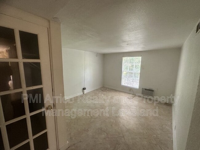 Photo - 721 W Socrum Loop Rd