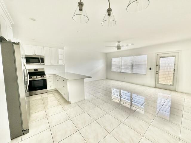 Photo - 156 Fanshaw D