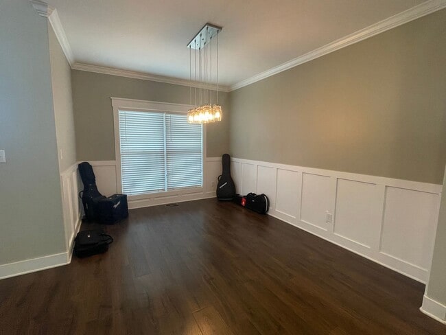 Photo - 5 Bedroom 3 1/2 Bath Home For Rent!