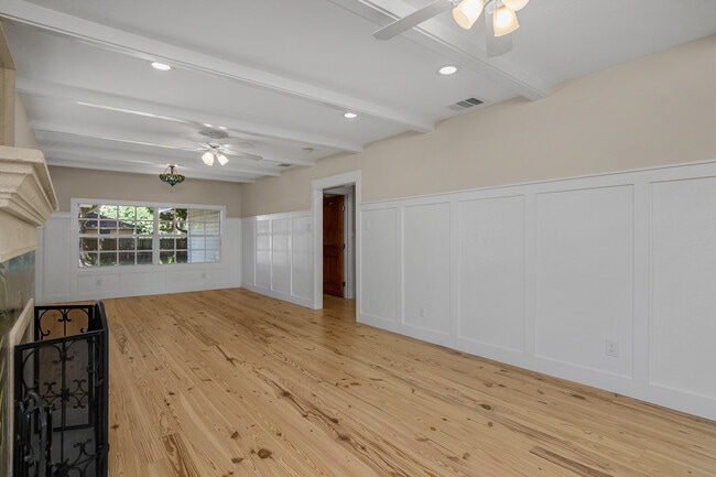 Photo - 27748 Pullen Ave