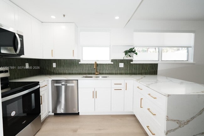 Photo - 3052 SW 27th Ave Unit 102