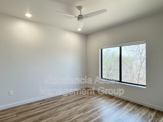 Photo - 1653 Midtown Pl
