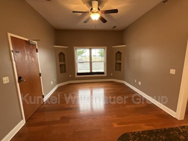 Photo - 409 W Washington St