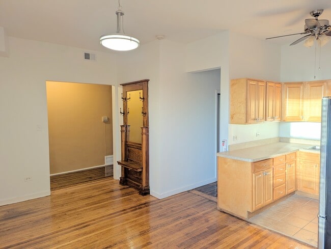 Photo - 3612 S King Dr Unit 3rd Floor