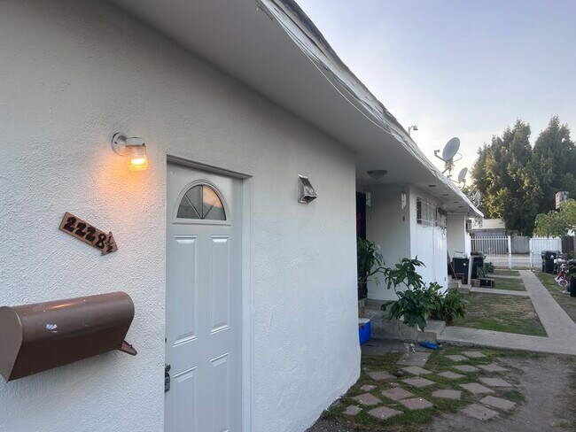 Photo - 2228 S La Brea Ave Unidad ADU