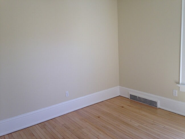 Photo - 2625-29 N Oakland Ave Unidad 2625 - Upper