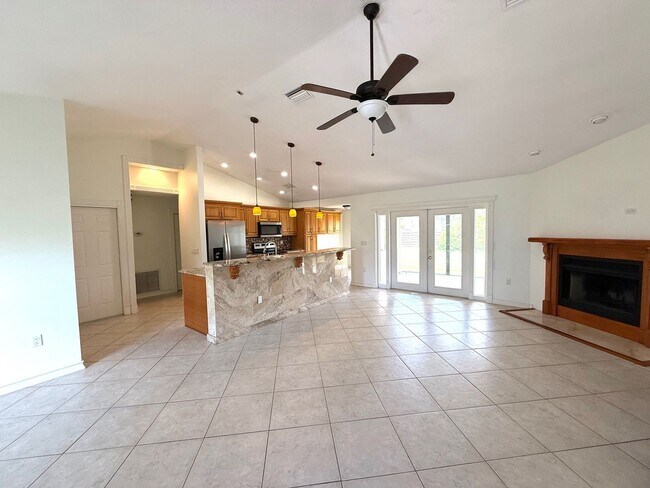 Photo - Spacious 3-Bed/2-Bath Home for Rent! Saras...