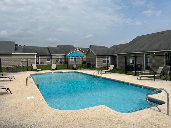 Rosehill Pool - Tifton Properties Apartments