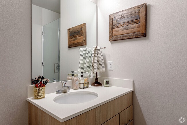 2BR, 2BA - 708SF