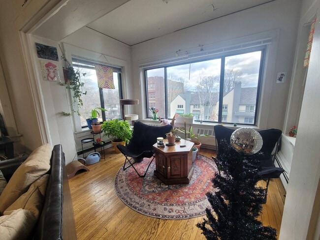 Photo - Ed's Arms Apartments