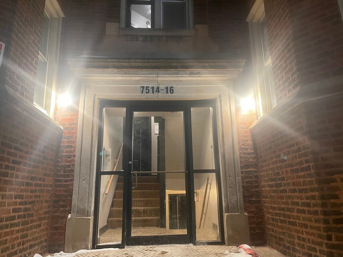 Photo - 7516 S Essex Ave Unidad G