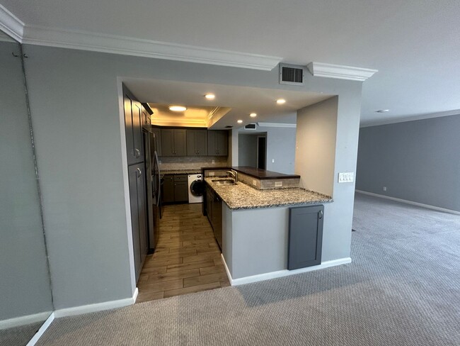 Stunning 2/2 condo