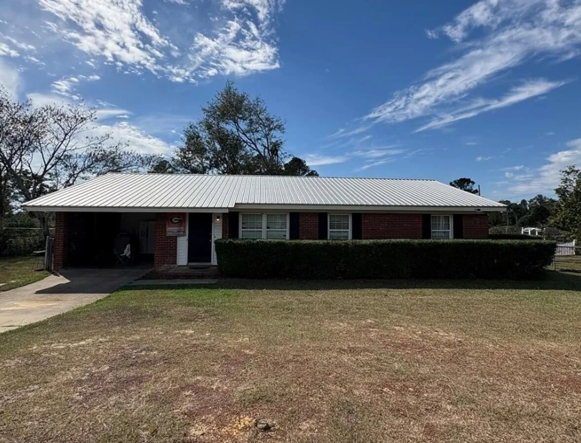 3 Bed/2 Bath Brick Home - 3 Bed/2 Bath Brick Home