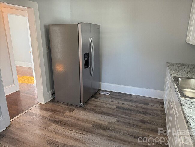 Photo - 1500 Allen St