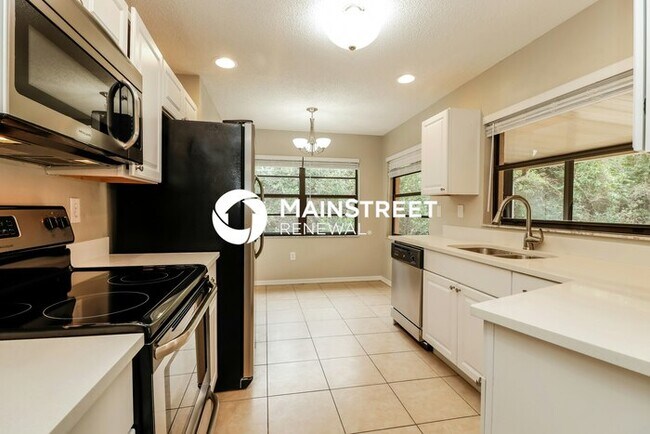 Photo - 3 Bedroom Pet-Friendly Home in New Port Richey, FL with Main Street Renewal