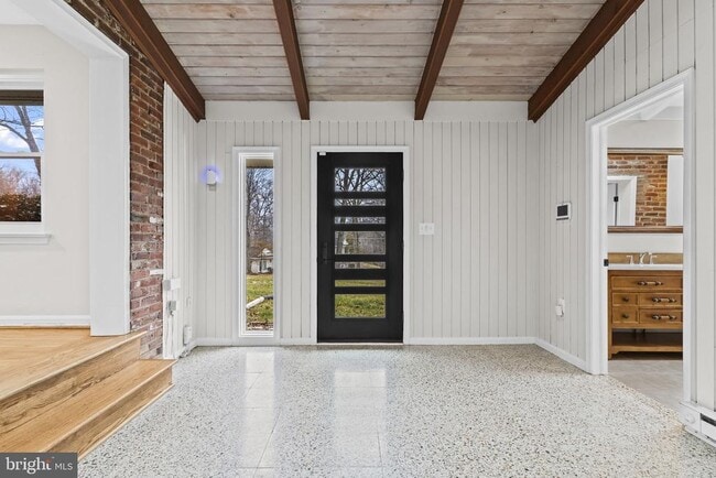 Photo - 7609 Woodridge Cir