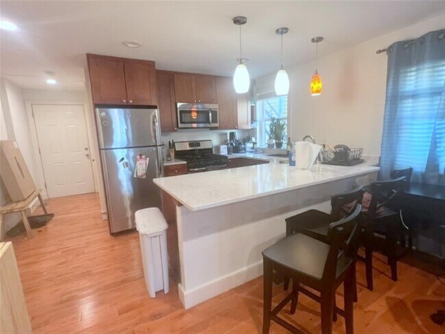 Photo - 50 Spring St Unit 2