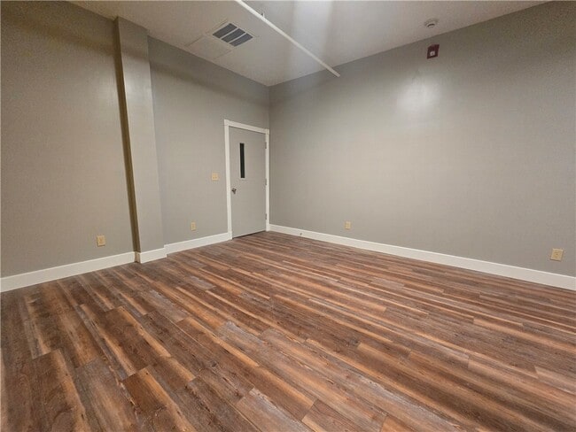 Photo - 27 E Main St