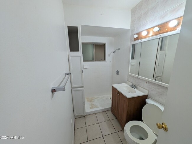 Photo - 523 W 16th St