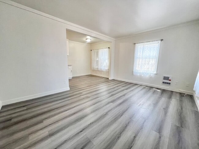 Building Photo - Charming Alamitos Beach 1-Bedroom Condo