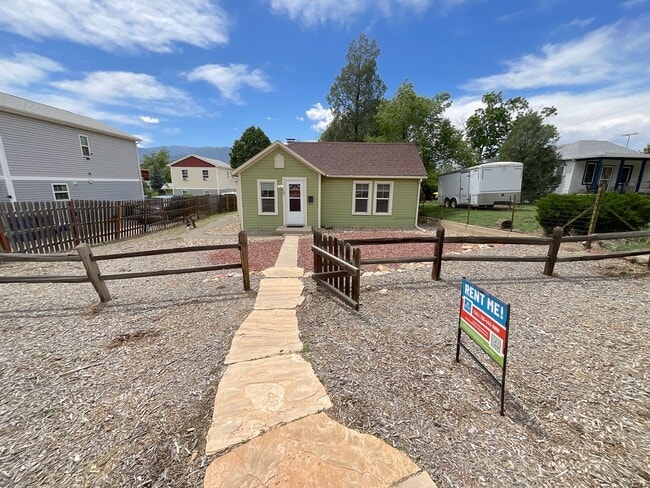 Photo - 2 Bedroom Home Available Near Pikes Peak Ave & S Institute St!