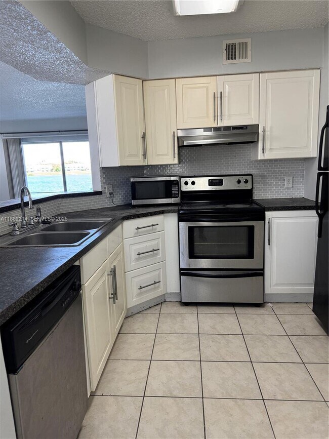 Photo - 3405 NW 44th St Unit 101