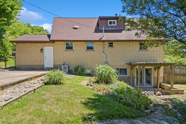 Photo - 717 N 12th St