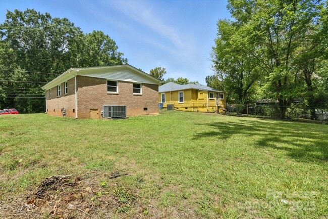 Photo - 1214 Short St