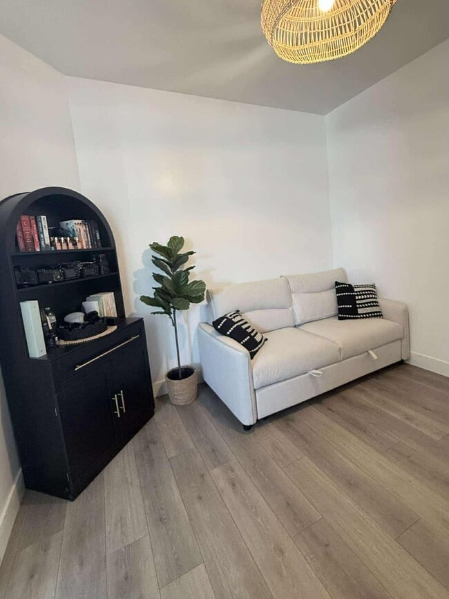 Photo - Spacious 4-Bedroom Home for Rent – Prime L...