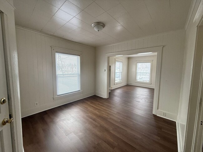 Building Photo - Ganson St 1101-1105 E w/East Ave 525 &amp; 527 N Unit 527 1/2 - Front Apt #1