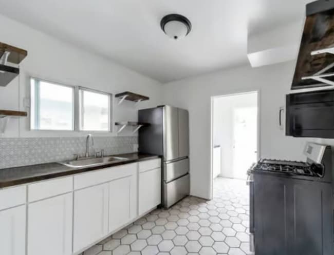 6157 Clybourn Ave Unit 6157