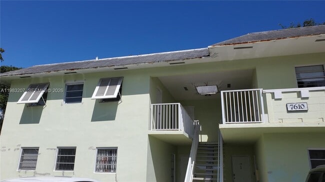 Building Photo - 7610 SW 82nd St Unit J207