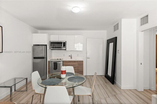 Photo - 1560 Meridian Ave Unidad 109