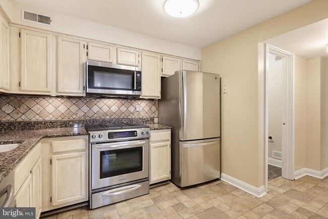 Photo - 947 Oella Ave